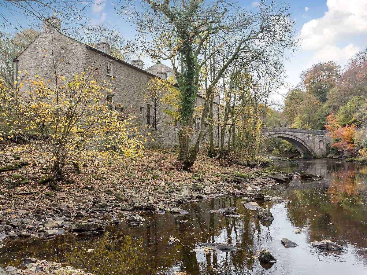 איסגארת' Riverbank Cottage בריטניה