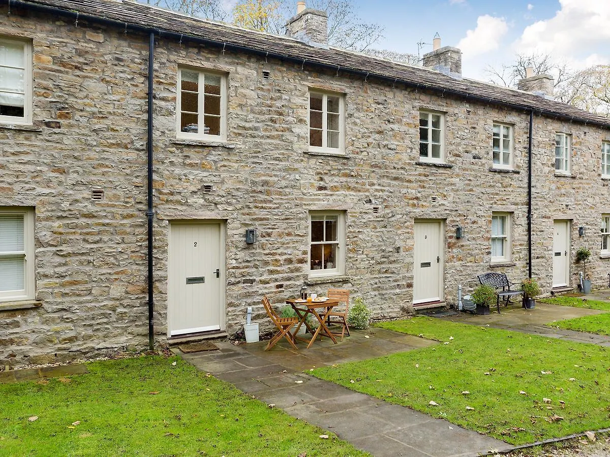 איסגארת' Riverbank Cottage